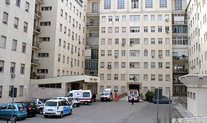 Si rompe l’ascensore dell’ospedale, muore anziana a Sassari