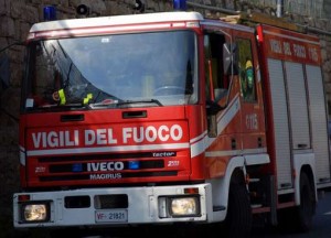 Quattro incendi a Roma: a Tor Pignattara salvate una donna e una bambina