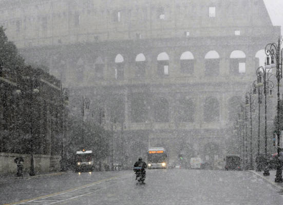 Maltempo nel Lazio: situazione sotto controllo a Roma, neve anche nella zona pontina