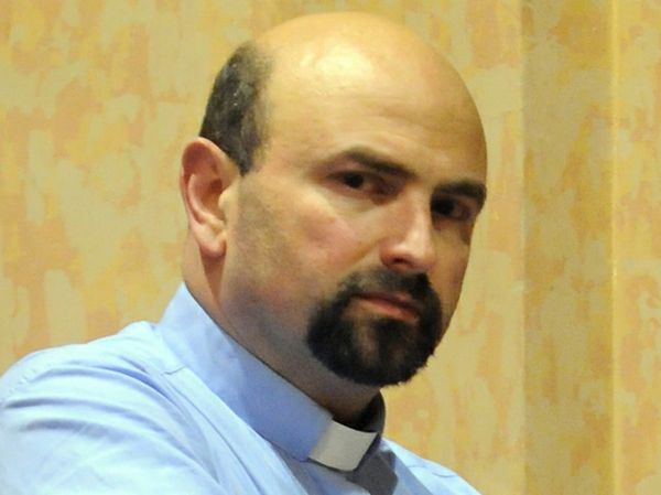 Scandalo nella diocesi di Como: arrestato prete per abusi sessuali su minore