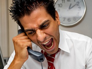 Minaccia bimbo al telefono: denunciato operatore call center