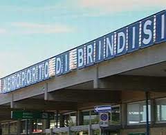 Rubano i bagagli in aeroporto, arrestate otto guardie giurate