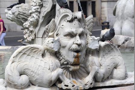 Danneggiò statua a Piazza Navona, assolto perché incapace di intendere e volere