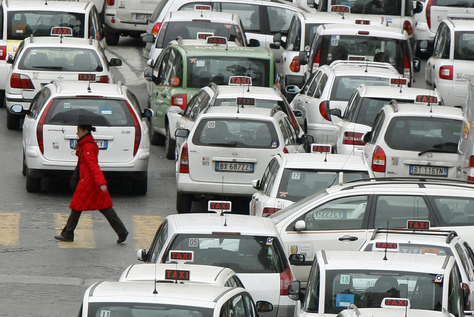 Roma: tassisti ancora in agitazione. Turni liberi nella capitale