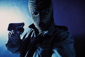 Rapina in una banca a Nuoro: malviventi “gentili” si scusano con gli impiegati